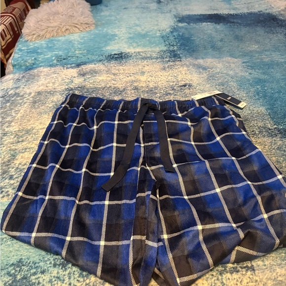 Men’s Izod Blue and Black Plaid Lounge Pants - Picture 5 of 6